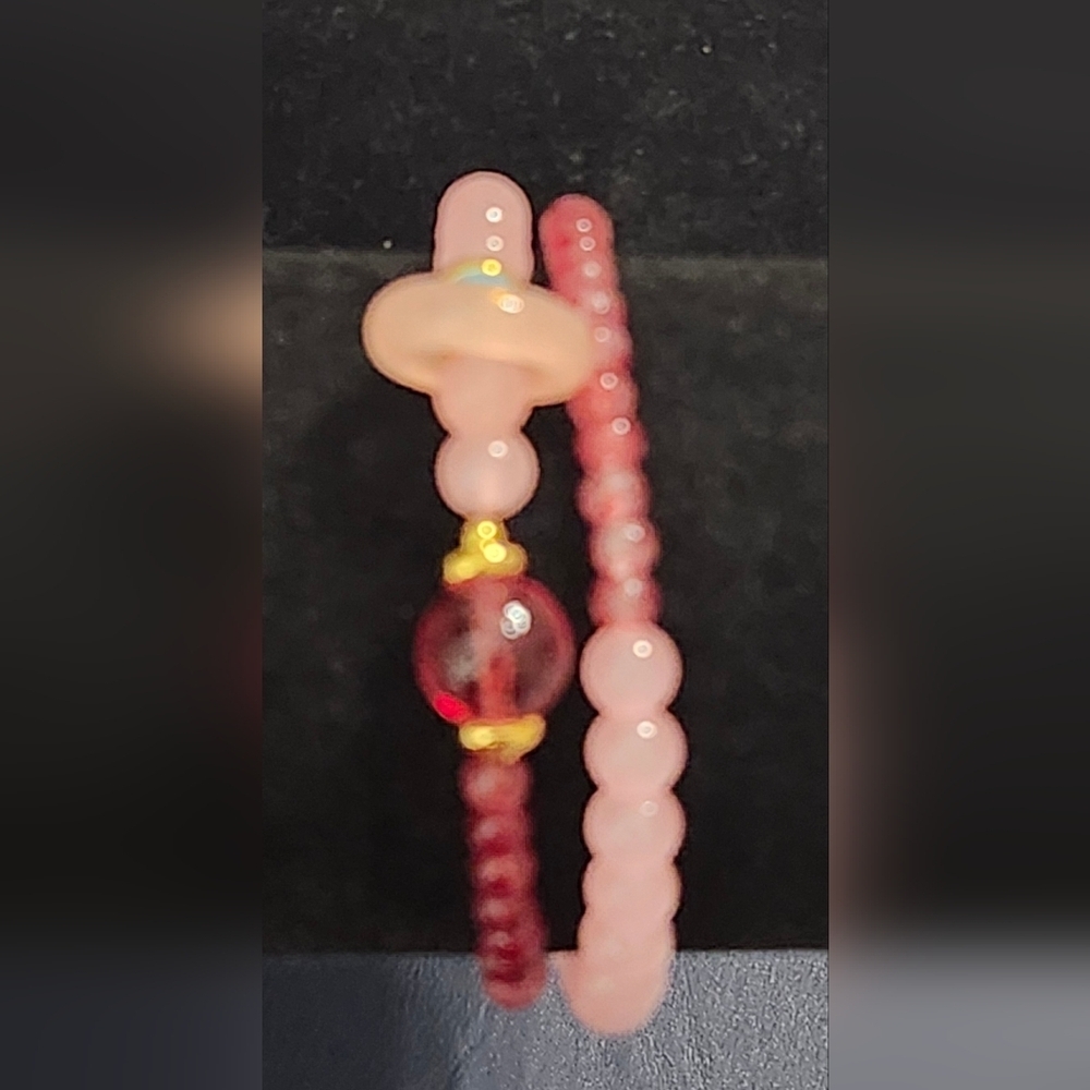 Elegant Pink and Red Beaded Bracelet - Picture 3 of 4